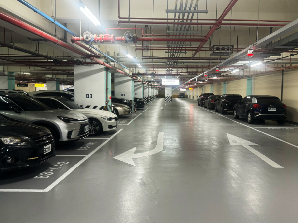 高雄鳳山車站地下停車場