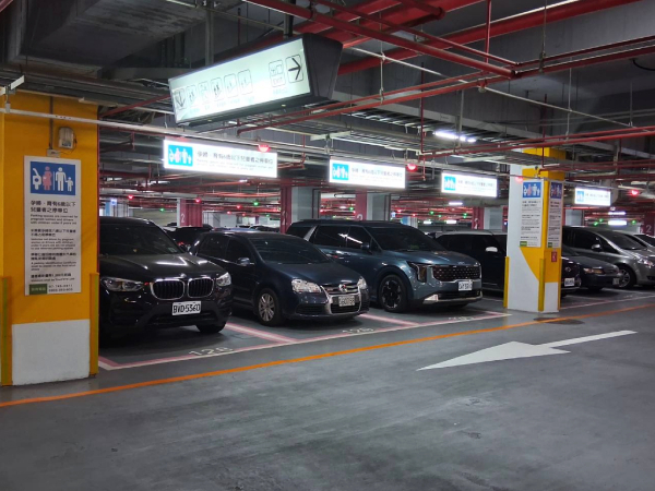 高雄大東文化藝術中心地下停車場