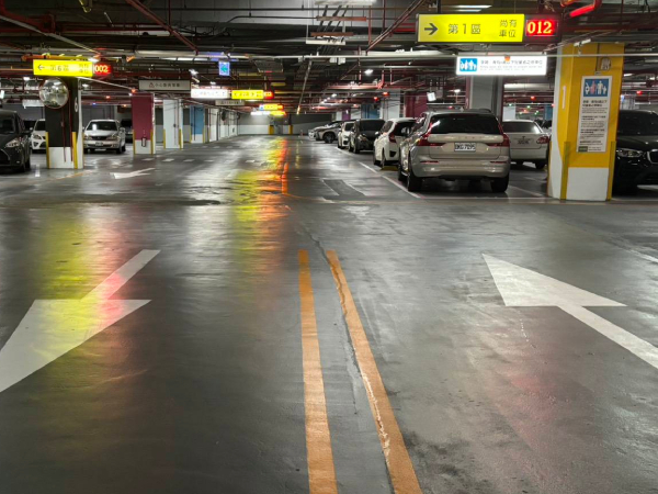 高雄大東文化藝術中心地下停車場